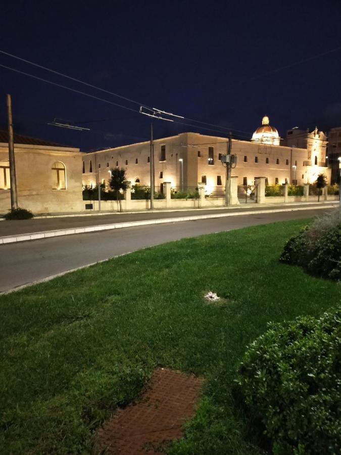 Porta Deuropa Bed & Breakfast Lecce Bagian luar foto