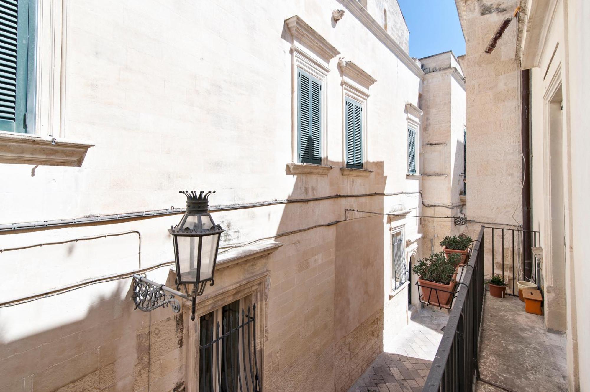 Porta Deuropa Bed & Breakfast Lecce Bagian luar foto
