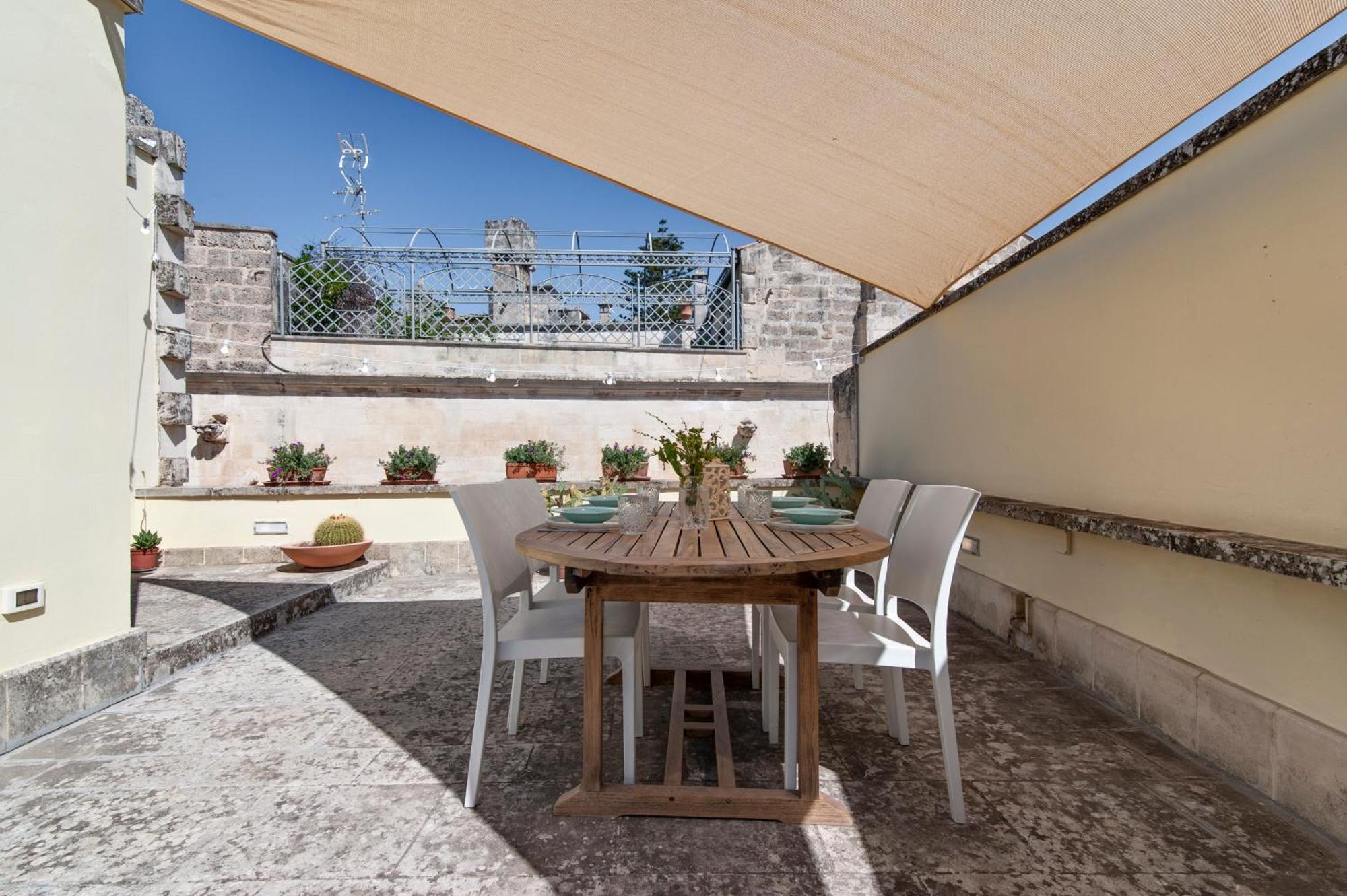 Porta Deuropa Bed & Breakfast Lecce Bagian luar foto