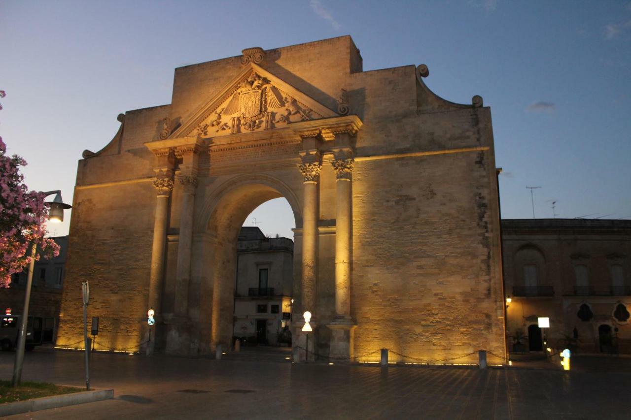 Porta Deuropa Bed & Breakfast Lecce Bagian luar foto