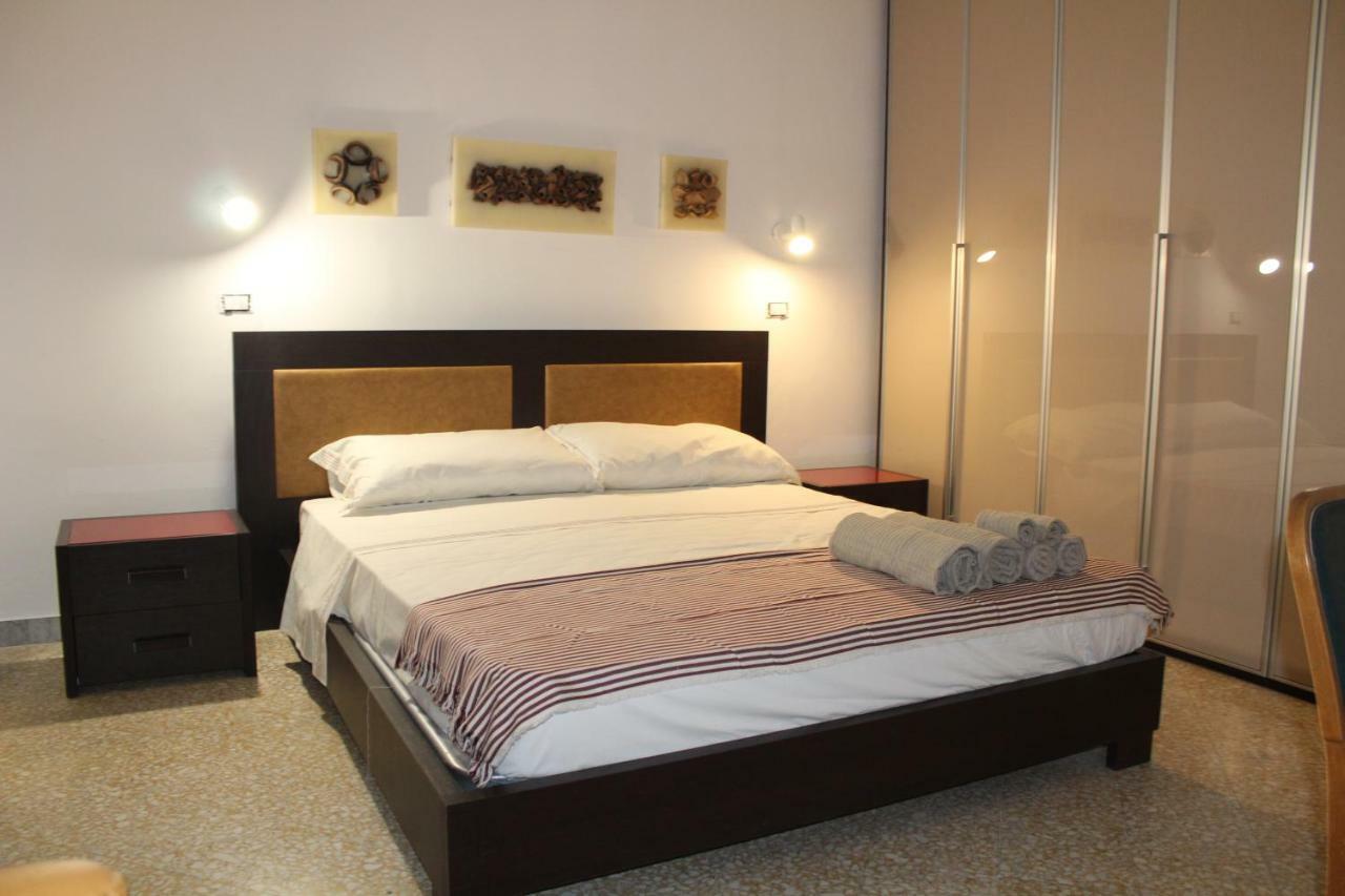 Porta Deuropa Bed & Breakfast Lecce Bagian luar foto